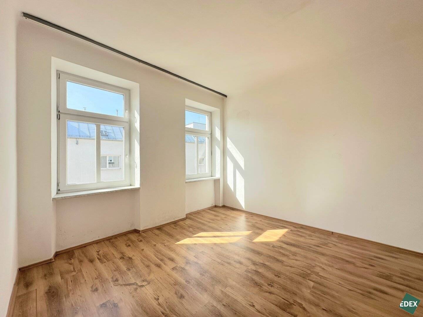 Renovation-Ready Altbau Apartment near Metro