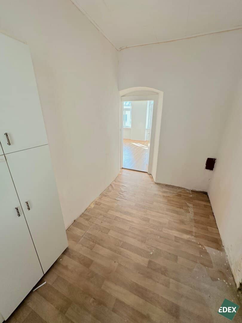 Renovation-Ready Altbau Apartment near Metro