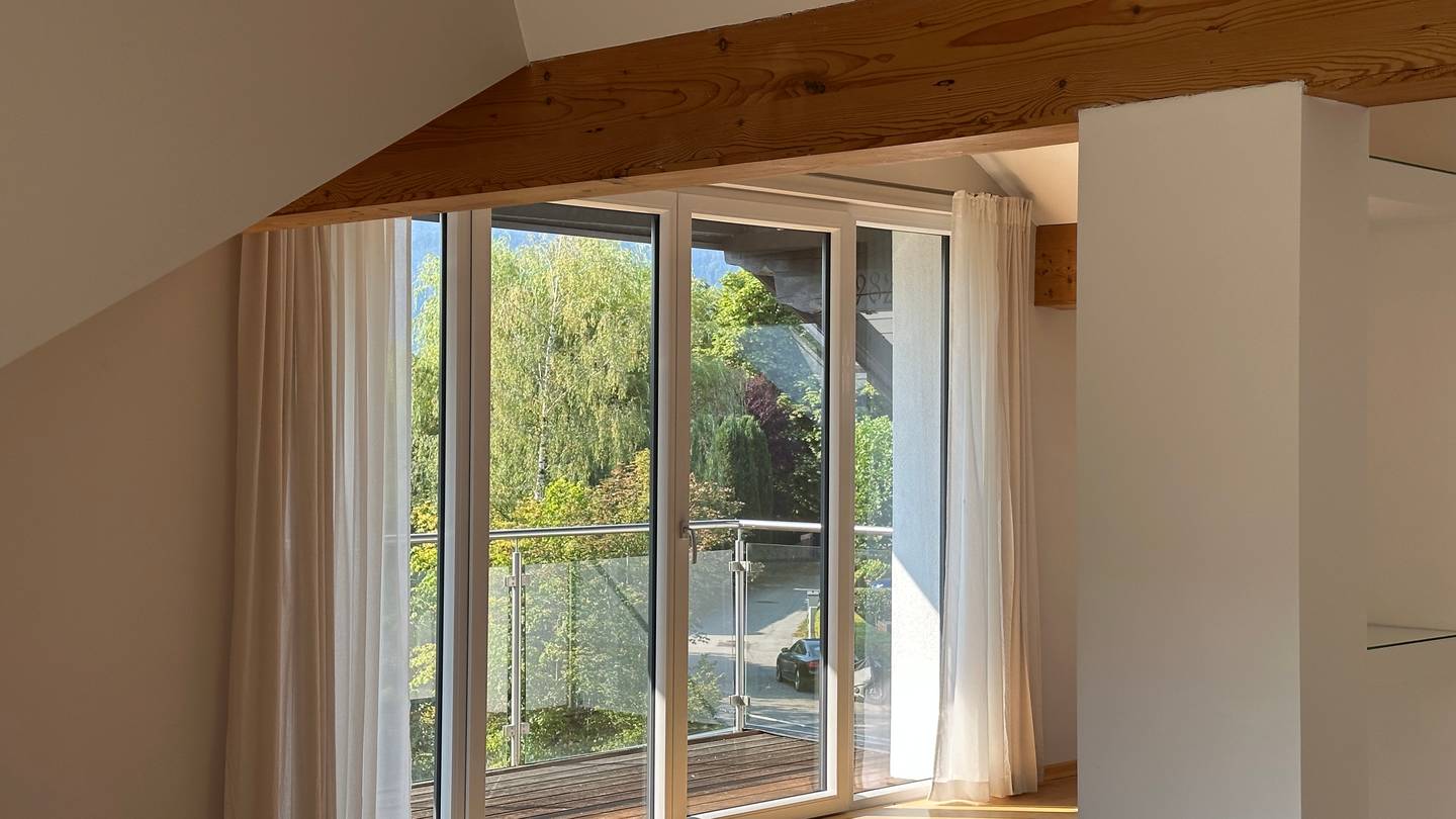 Bright Dachgeschosswohnung with mountain view and balcony