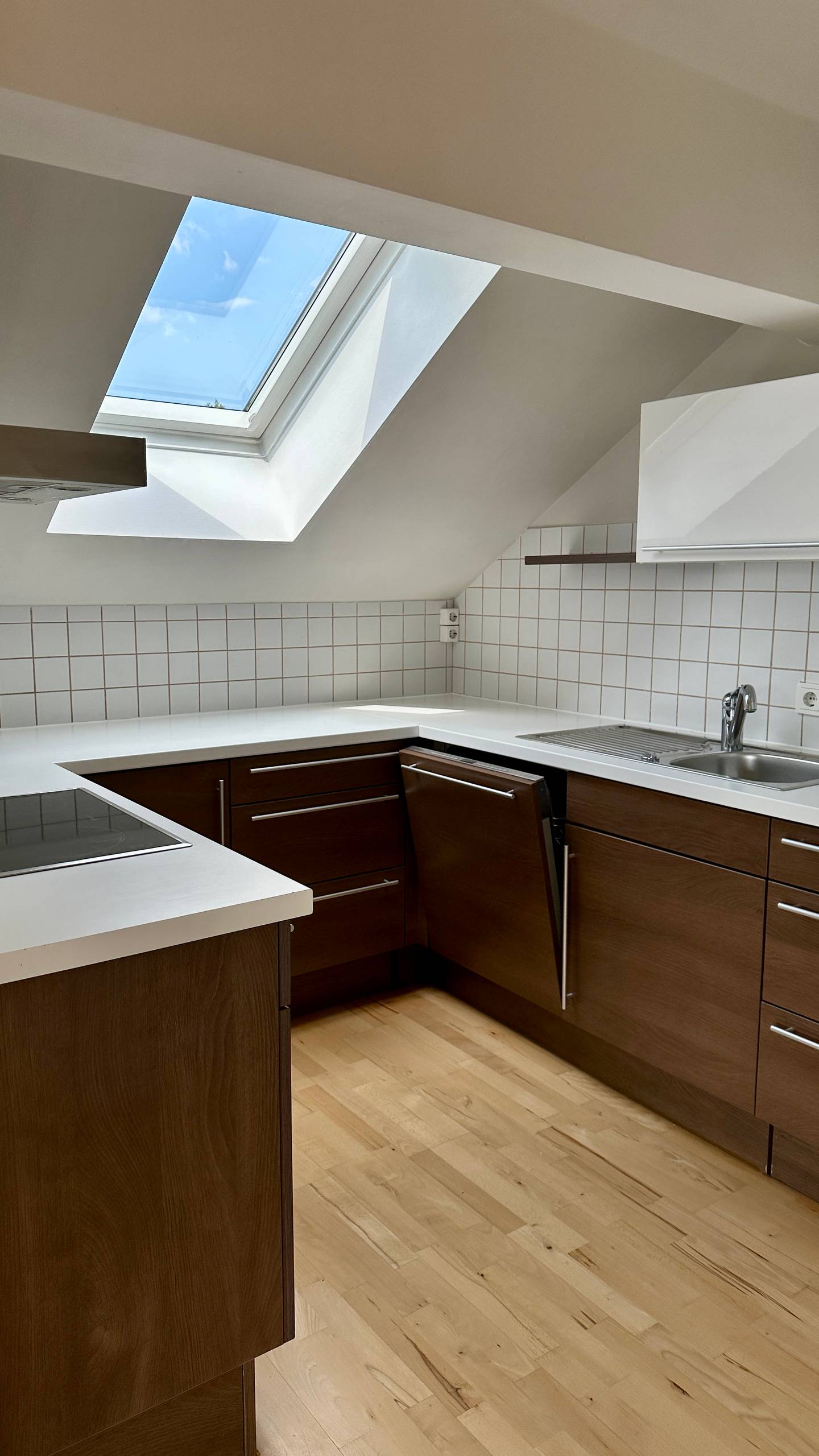 Bright Dachgeschosswohnung with mountain view and balcony