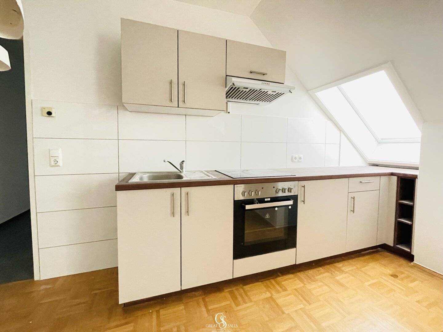 Top 8 Neu - Ruhig &amp; zentral: Maisonette mit Charme, Einbauküche &amp; Parkplatz
