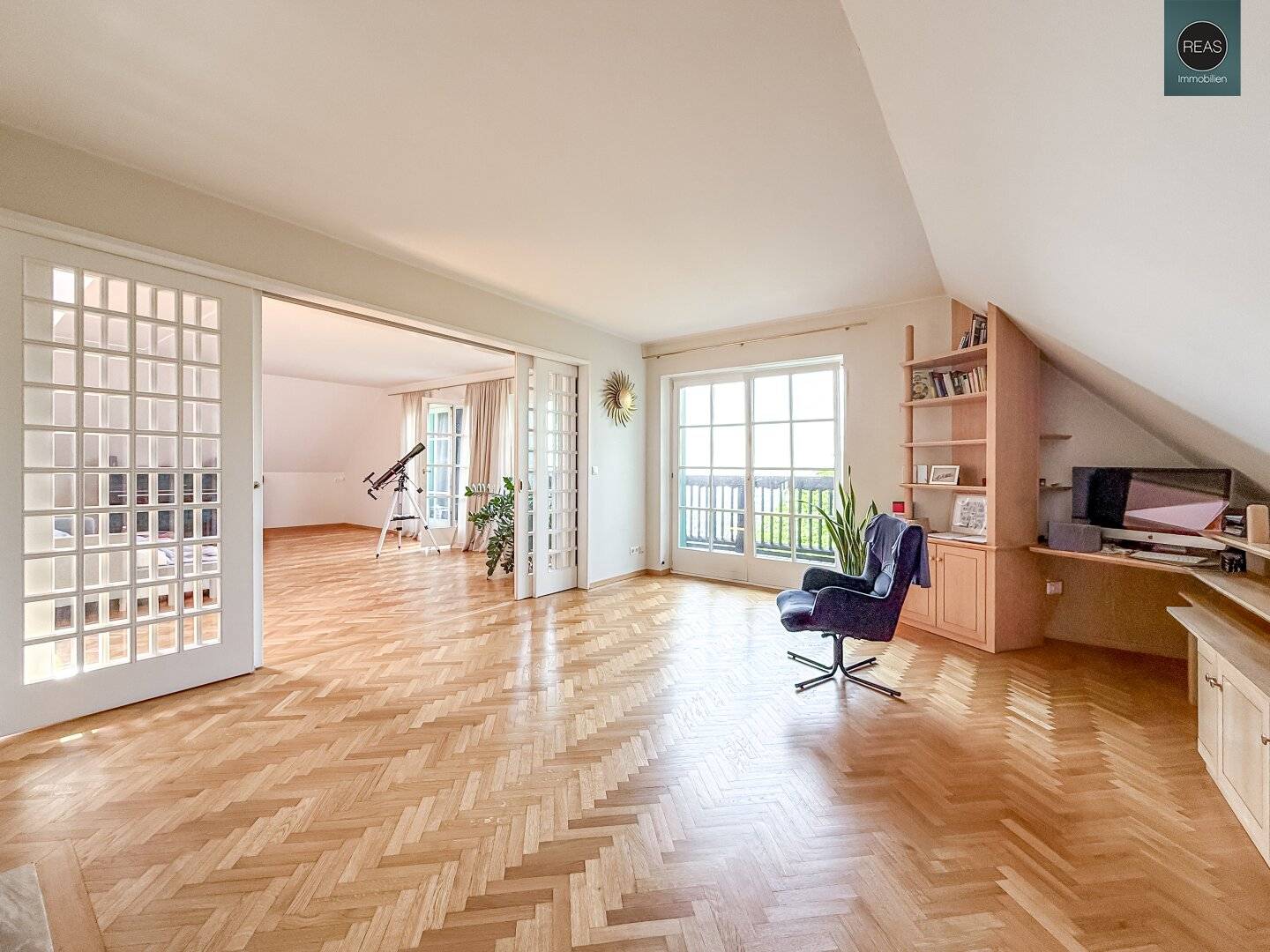 Provisionsfrei: The View - Breathtaking Maisonette Apartment with Panoramic View over Vienna! Parking Spaces Available!