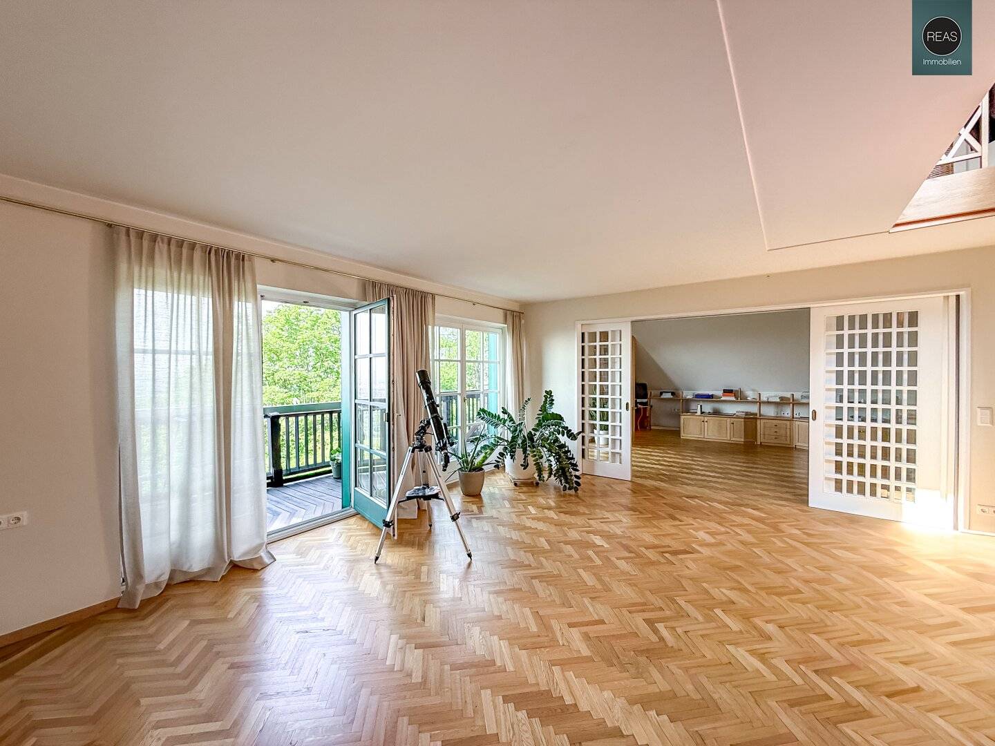 Provisionsfrei: The View - Breathtaking Maisonette Apartment with Panoramic View over Vienna! Parking Spaces Available!