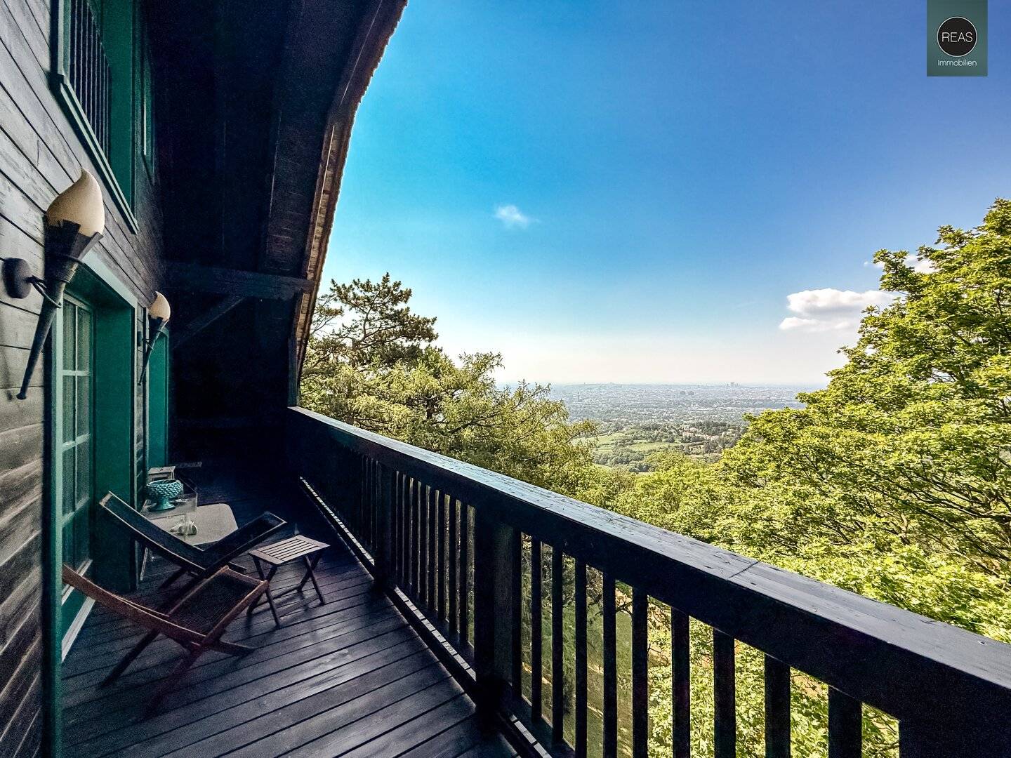 Provisionsfrei: The View - Breathtaking Maisonette Apartment with Panoramic View over Vienna! Parking Spaces Available!