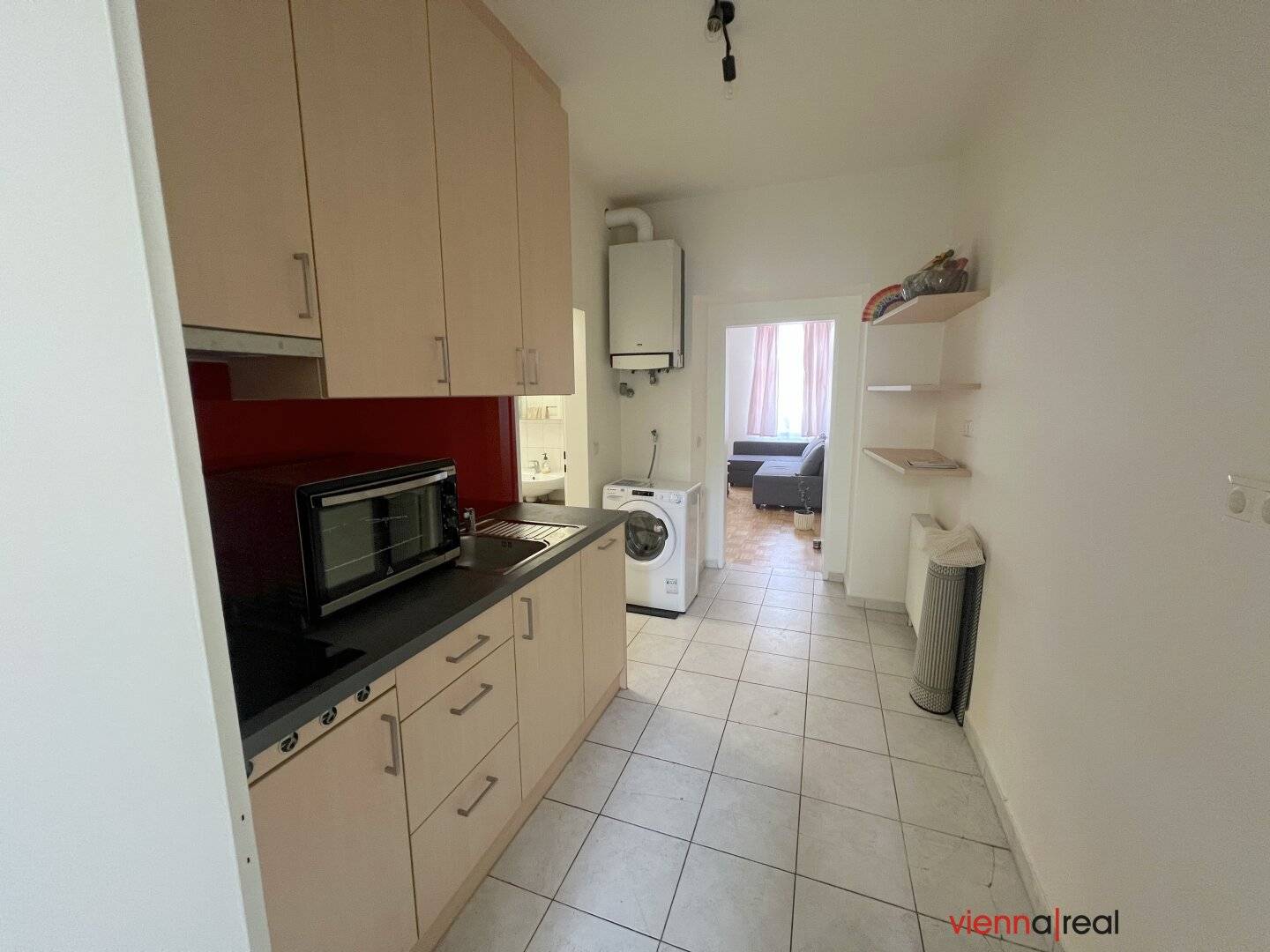Bright, appealing 2-room apartment with separate kitchen, small bedroom and cellar compartment in beautiful old building