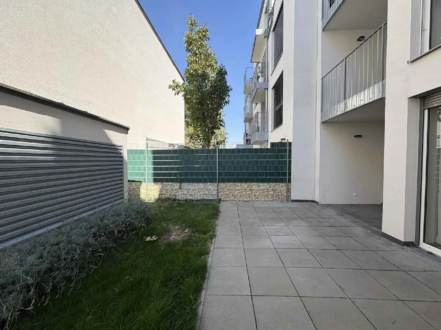 Bright Erdgeschosswohnung with garden and terrace