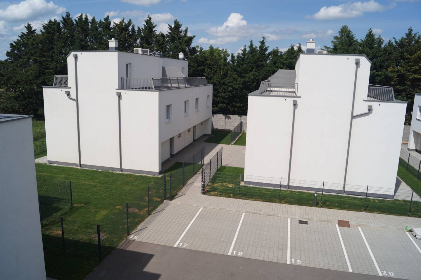 +++PROVISION FREI+++ DOPPPELHAUSHÄLFTE 5 ZIMMER, GARTEN UND TERRASSE