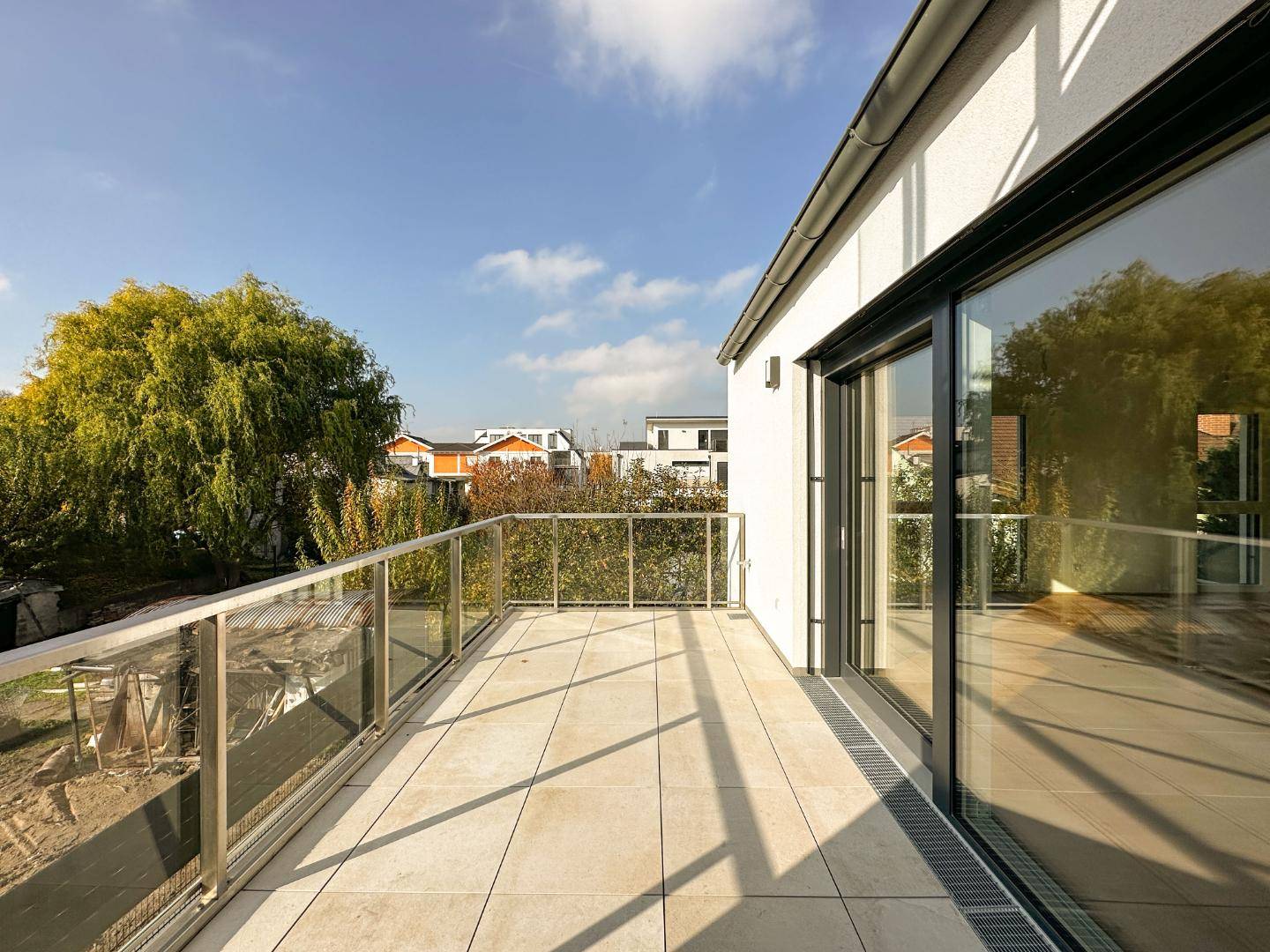 Bright new apartment with large terrace and lift