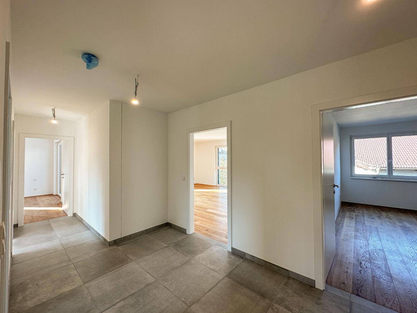 Bright new apartment with large terrace and lift