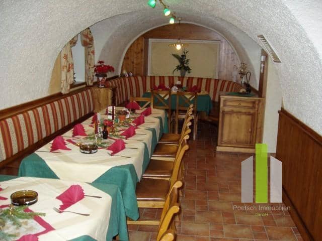 Traditionshaus mit Gastgarten Wohnung