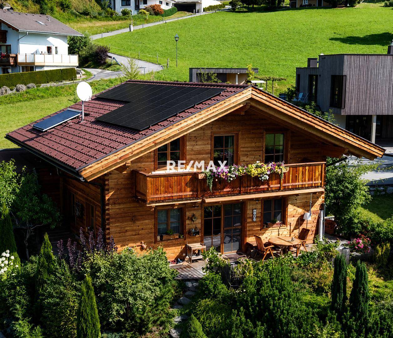 Modernes Holzambiente mit Garten und Photovoltaik Familienwohnung