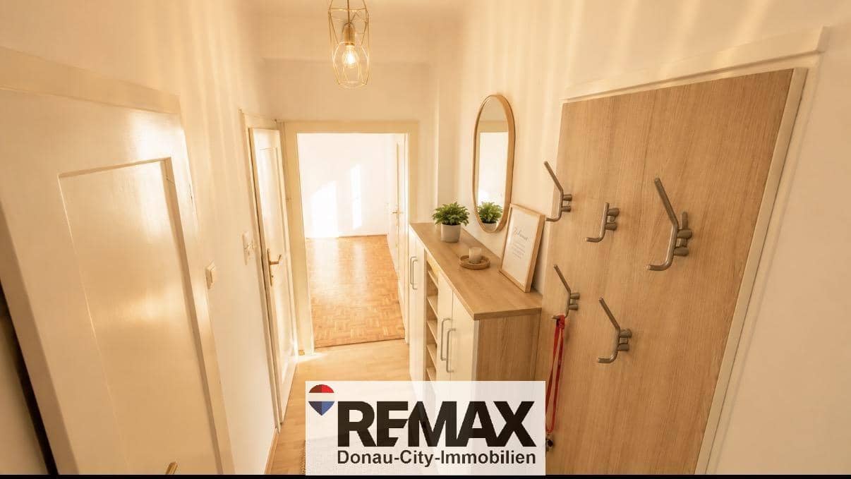 Bright apartment with a practical layout and separate kitchen