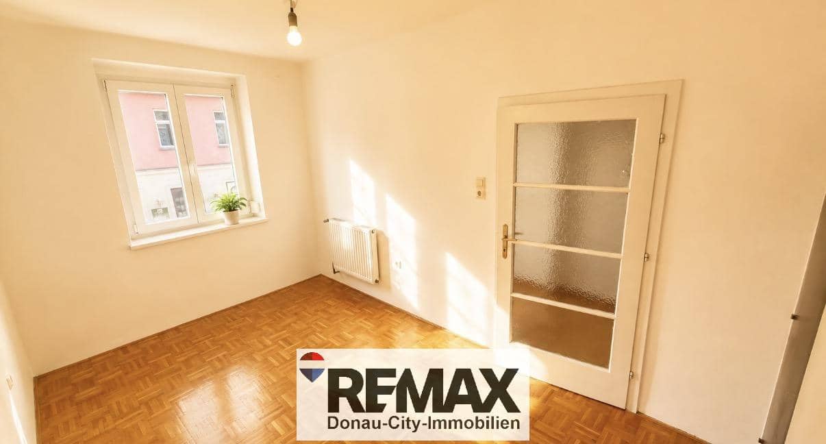 Bright apartment with a practical layout and separate kitchen