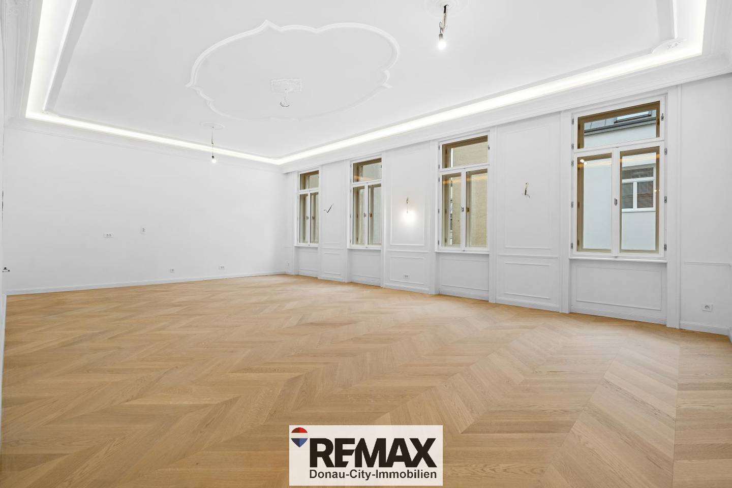 Altbauwohnung courtyard facing first occupancy after refurbishment