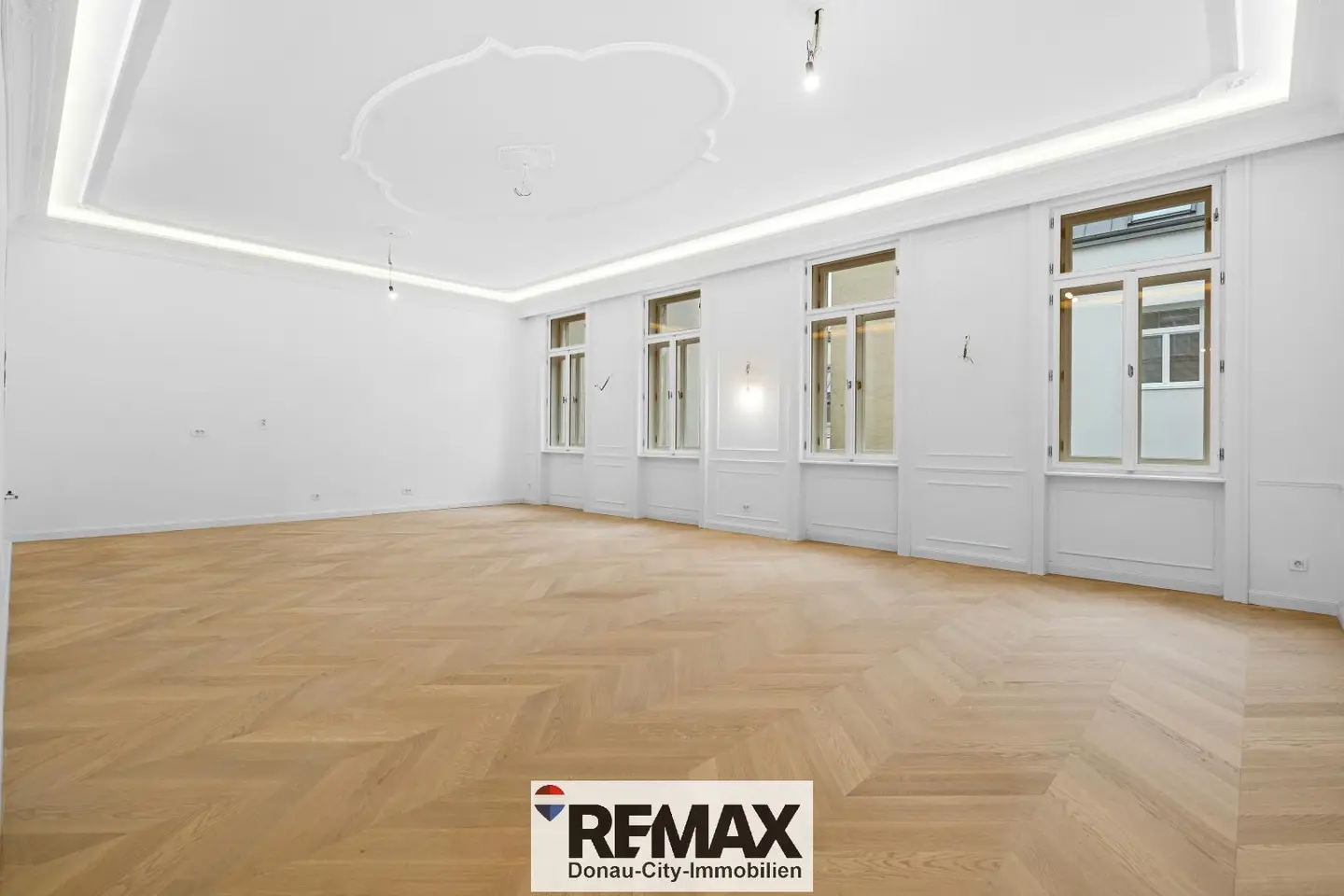 Altbauwohnung courtyard facing first occupancy after refurbishment
