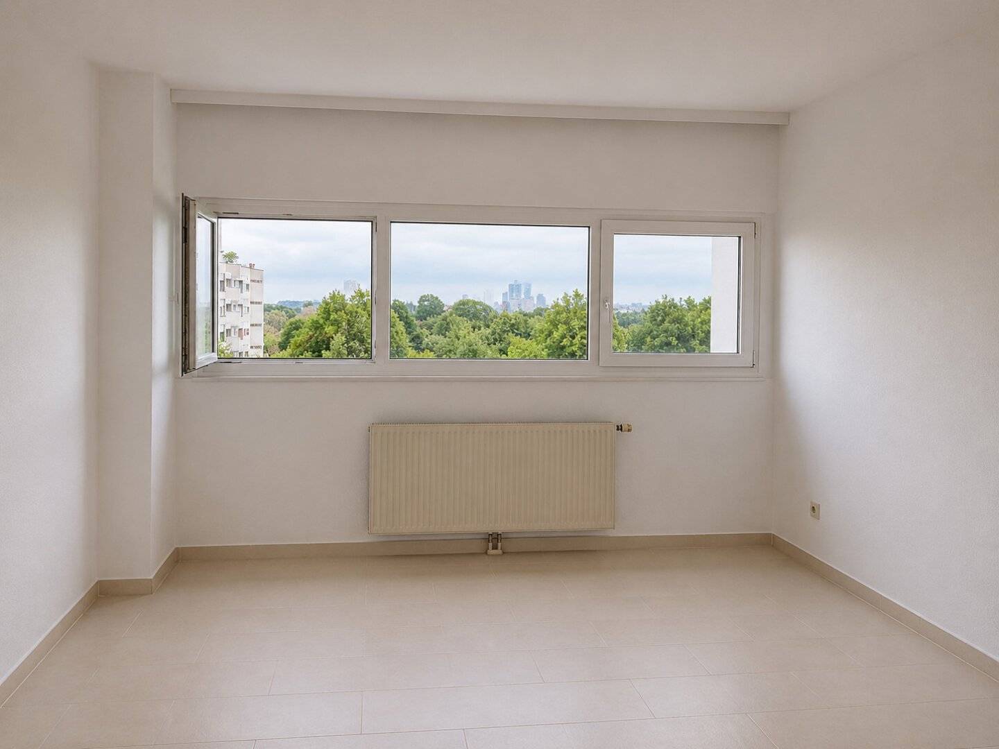 Freshly modernised 2-room apartment directly on the New Danube