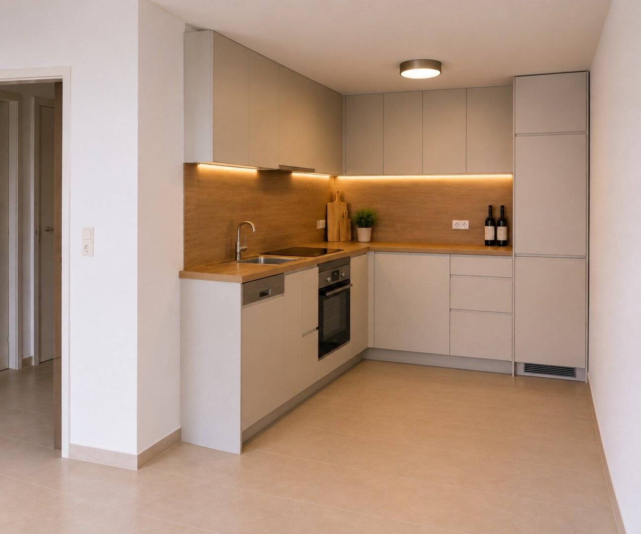 Freshly modernised 2-room apartment directly on the New Danube