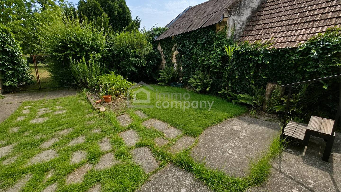 Renovierungsbedürftiges Haus mit zwei Wohneinheiten und viel Lagerfläche zu verkaufen!