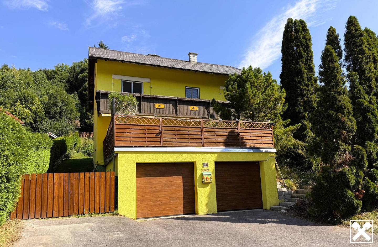 Family apartment newly renovated with fenced garden