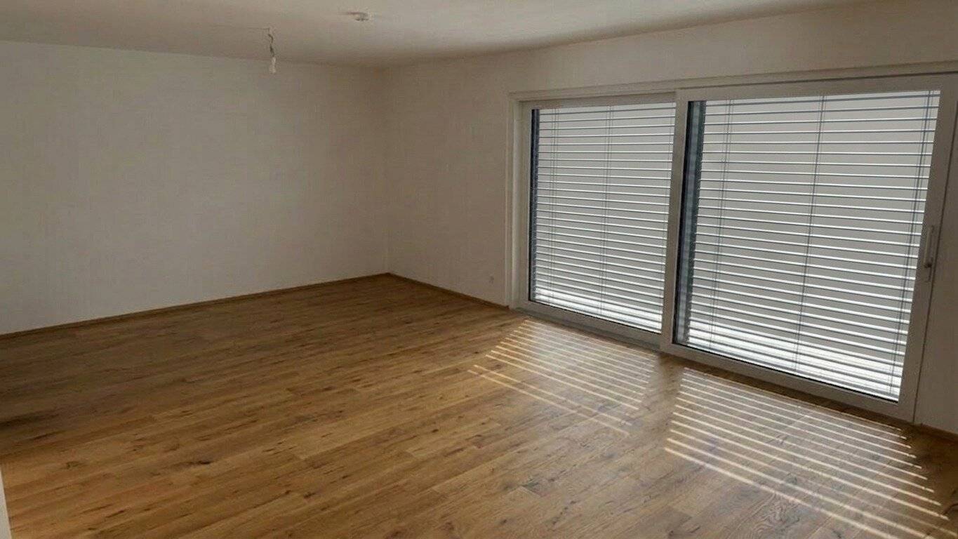 Hochwertige Doppelhaushälfte mit Photovoltaik und Doppelcarport !!!
