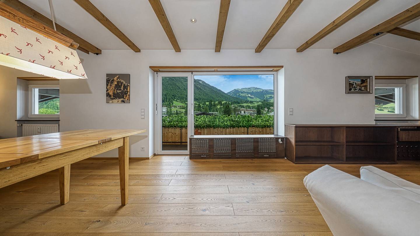 Dachgeschosswohnung mit Panoramablick und überdachtem Balkon