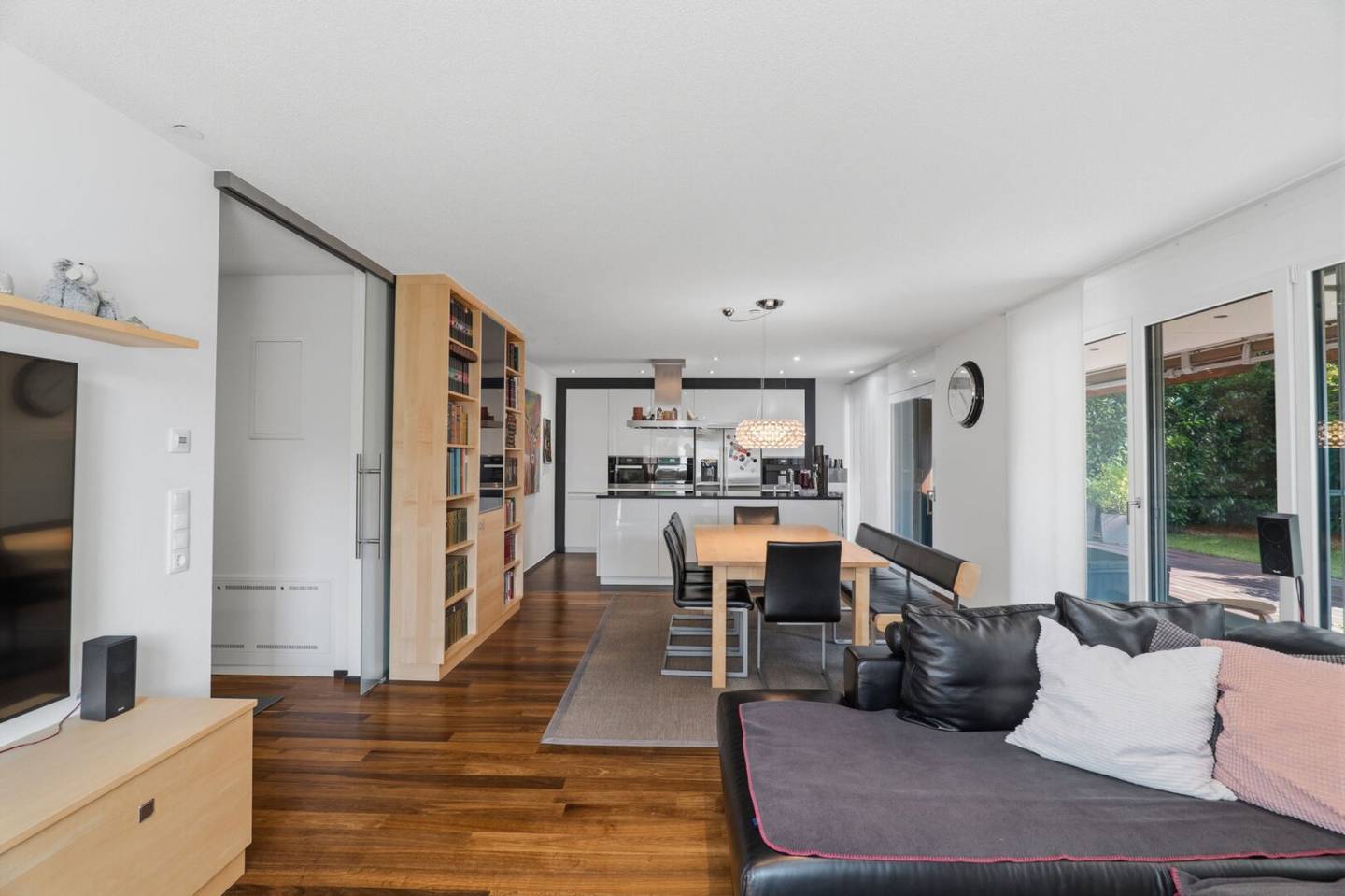 Lustenau: 136m² Wohnfläche und 240m² Terrassen- und Gartenfläche – hochwertig ausgestattete 4-Zimmer-Wohnung mit 2 Tiefgaragenplätzen