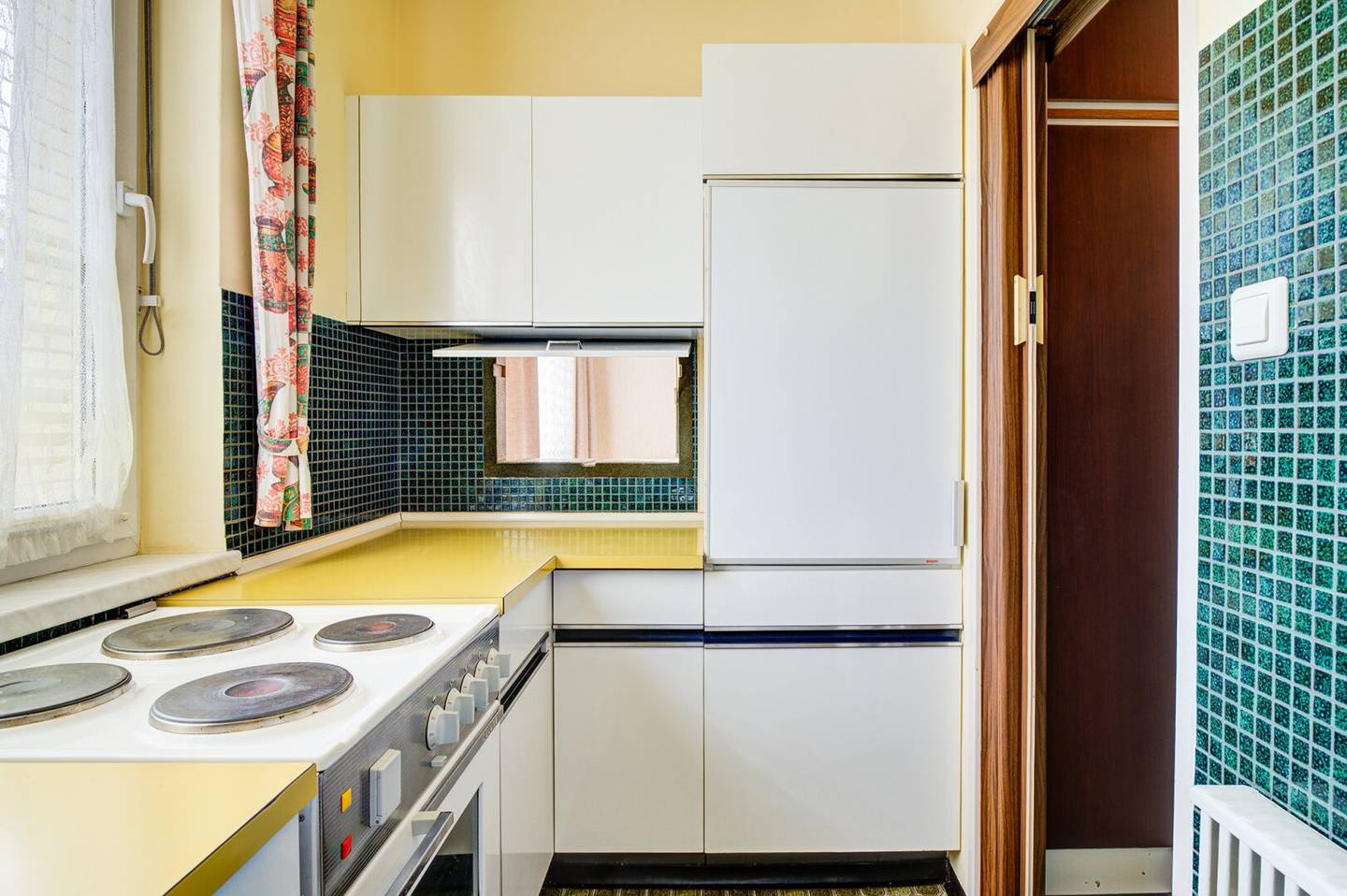 OLD BUT GOLD: 3-ROOM APARTMENT INCLUDING PARKING SPACE IN PREFERRED CITY LOCATION