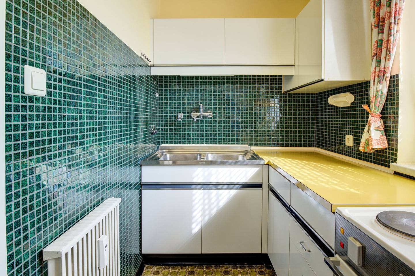 OLD BUT GOLD: 3-ROOM APARTMENT INCLUDING PARKING SPACE IN PREFERRED CITY LOCATION