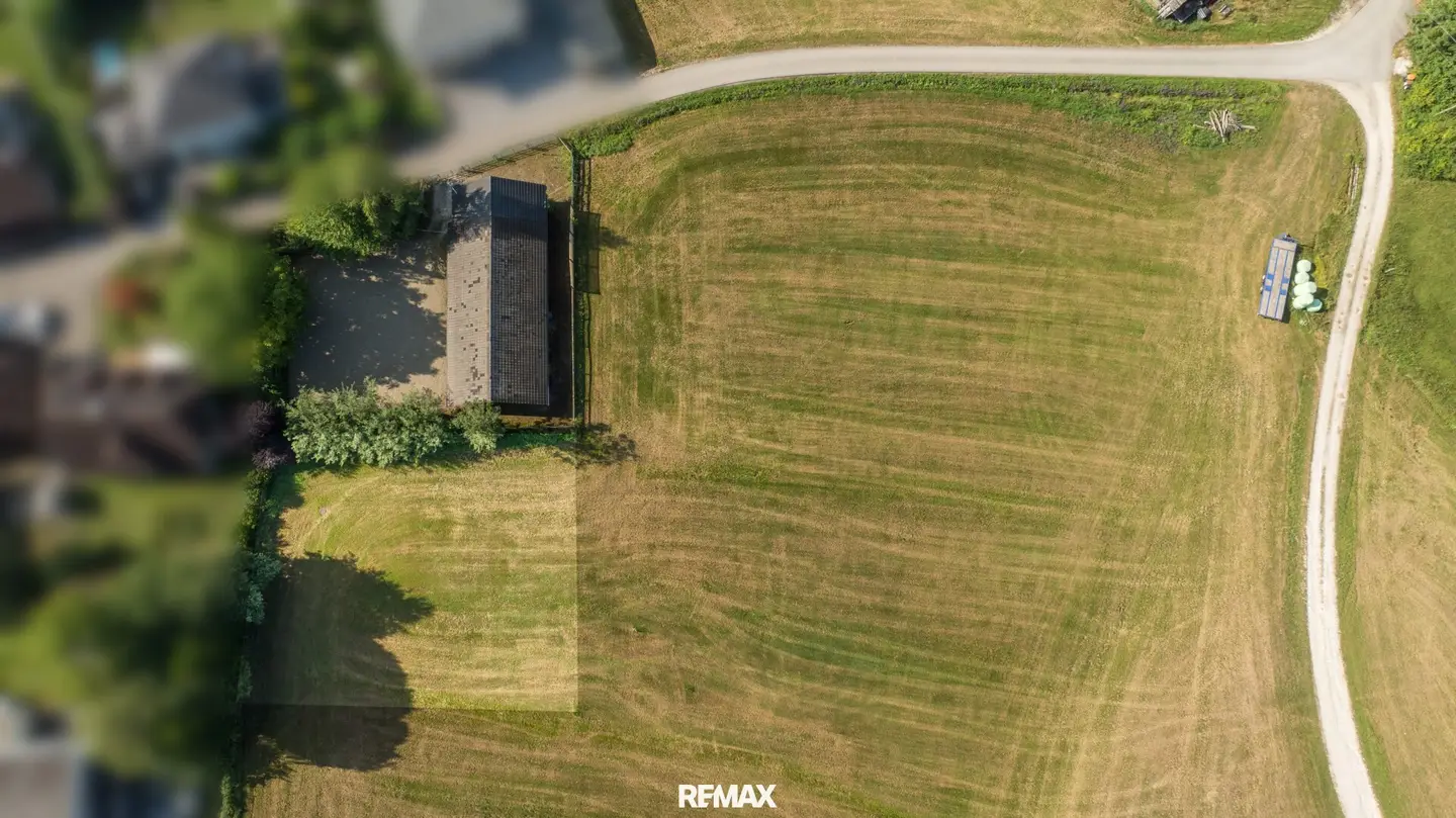 Attention builders: Affordable building in a dream location – approx. 1.120 m² building plot, five minutes to Irrsee