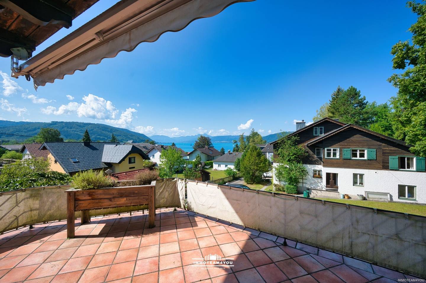 Seeblickwohnung mit Terrasse und Garage