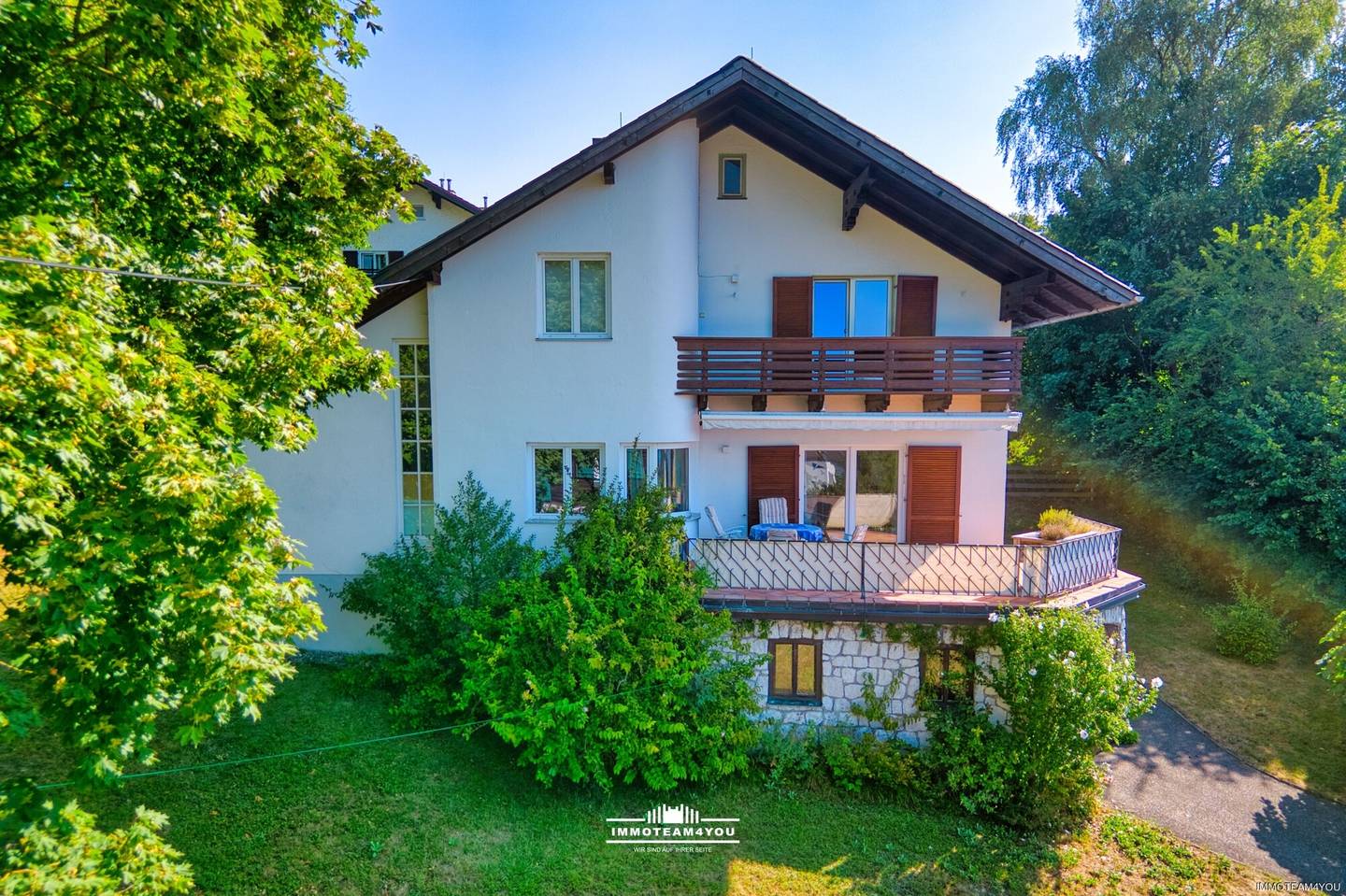 Seeblickwohnung mit Terrasse und Garage