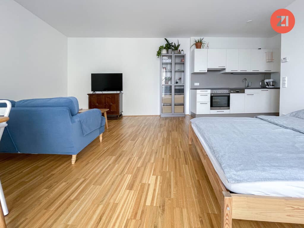 Zentrale Wohnung mit möblierter Küche und Balkon