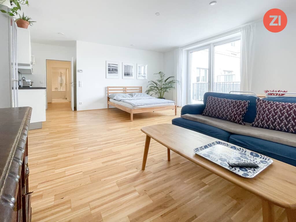 Zentrale Wohnung mit möblierter Küche und Balkon