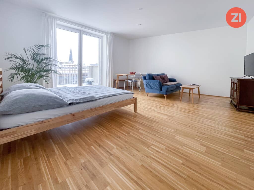 Zentrale Wohnung mit möblierter Küche und Balkon