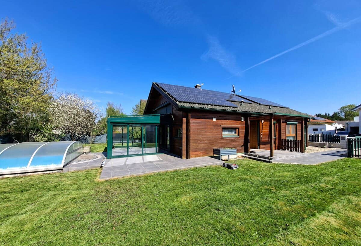 ruhig gelegenes, voll unterkellertes Einfamilienhaus mit Pool, Wintergarten, Wärmepumpe, Photovoltaik, Klimaanlage, Glasfaseranschluß uvm.