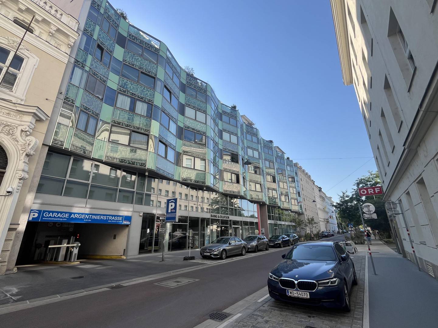 Accessible Wohnung with private park and winter garden