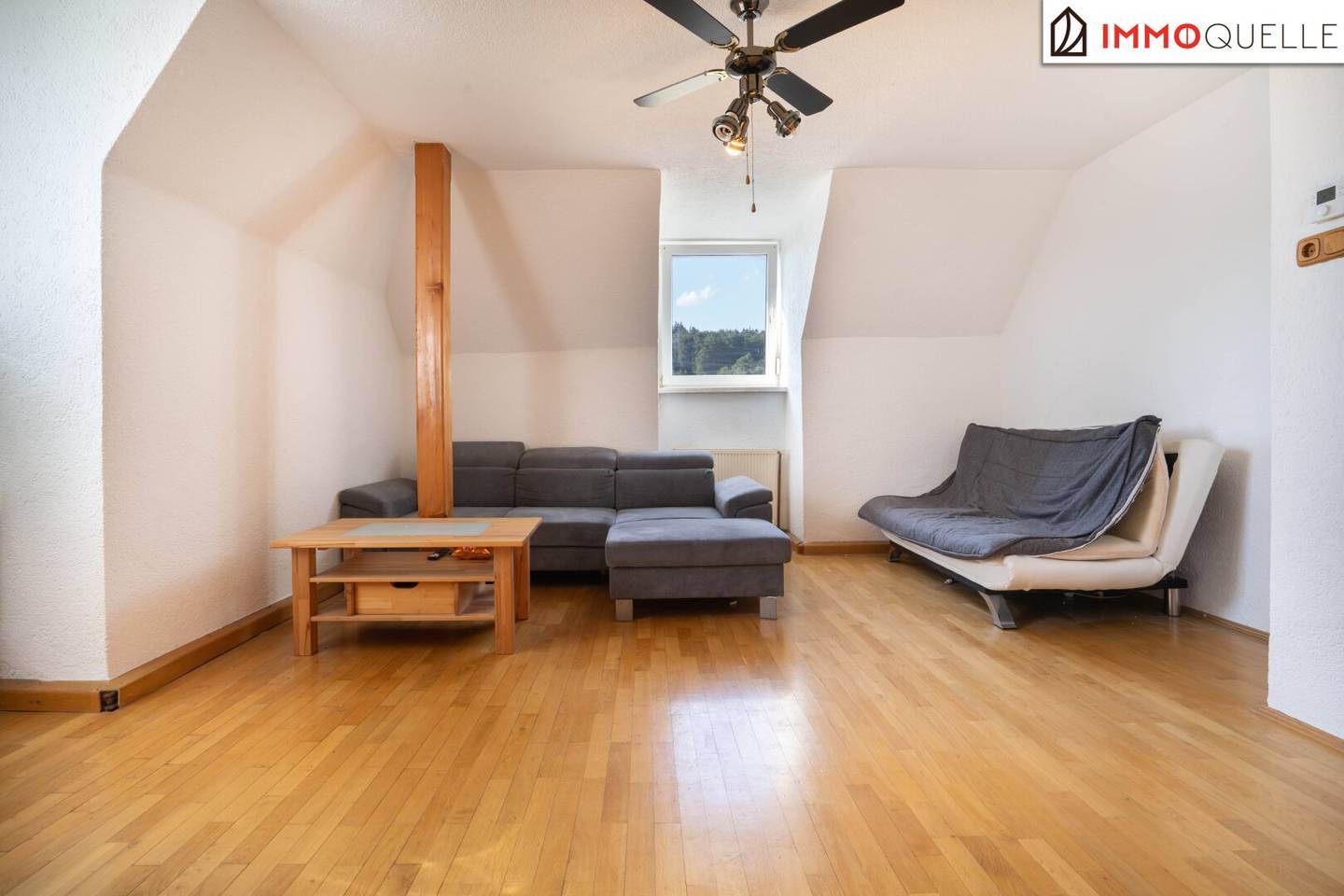 Residential comfort in a quiet location - Charming attic apartment in a quiet location with fitted kitchen, parking space and short routes to Vöcklabruck