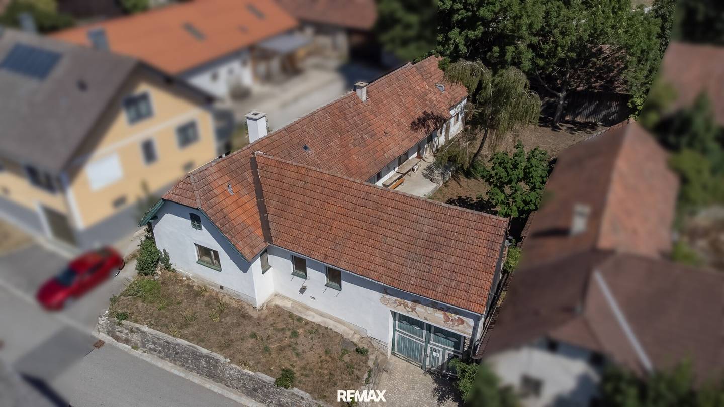 Sanierungsbedürftiger Bauernhof mit großem Grundstück und viel Potenzial