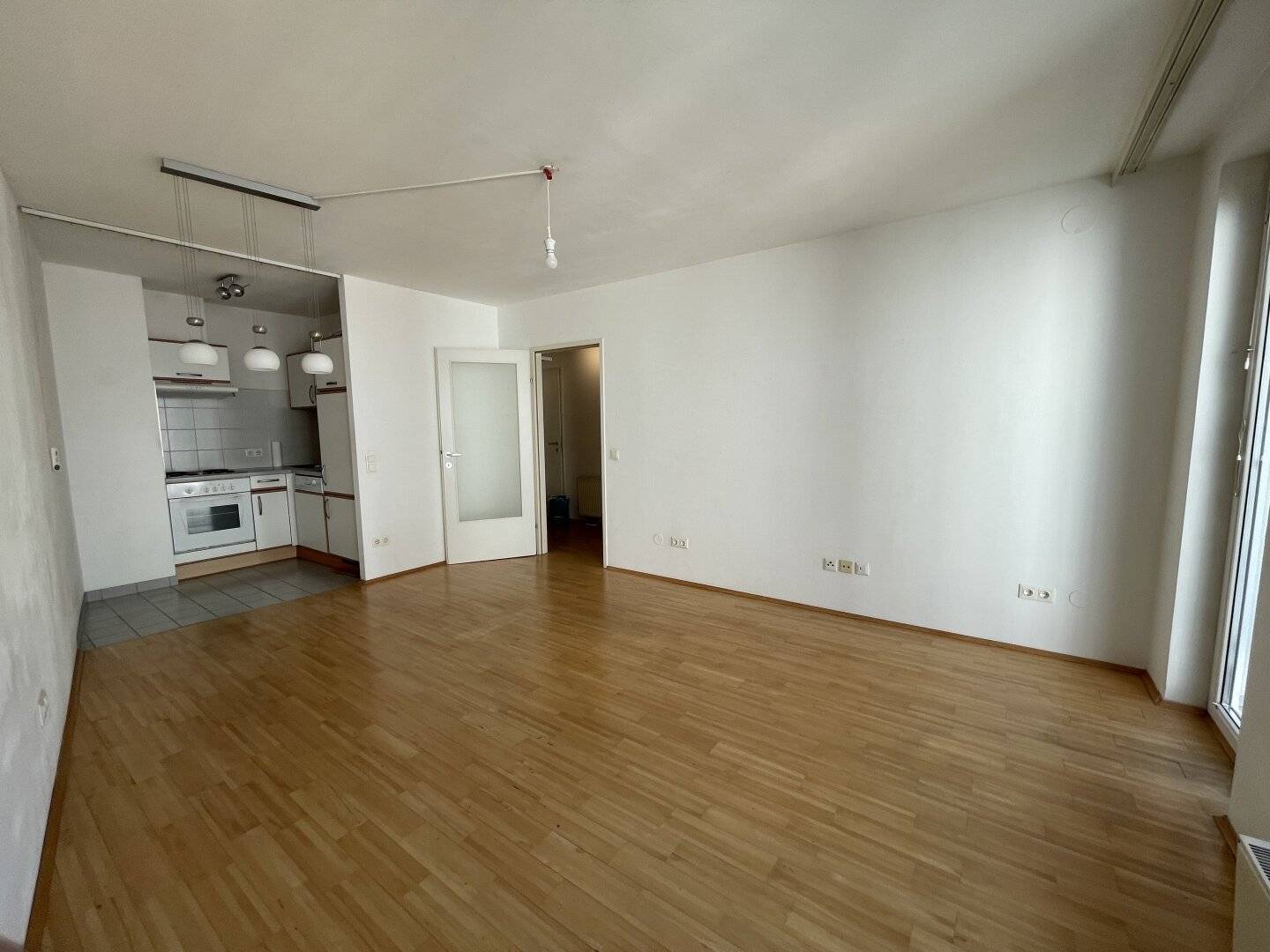 2-room apartment with balcony and garage included