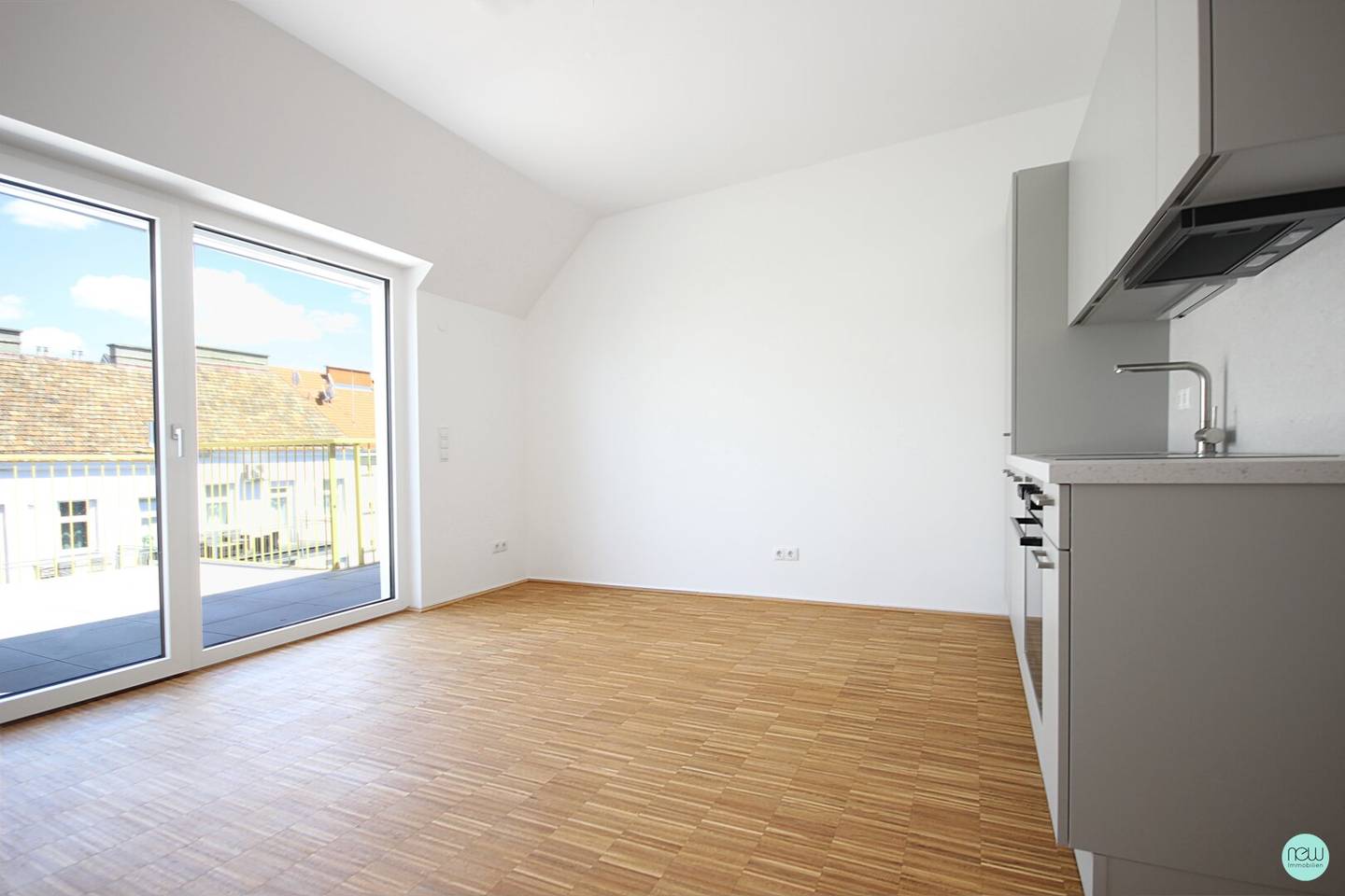 DACHAUSBAU - URBAN, MODERN, IN GRÜNER UMGEBUNG - ERSTBEZUG