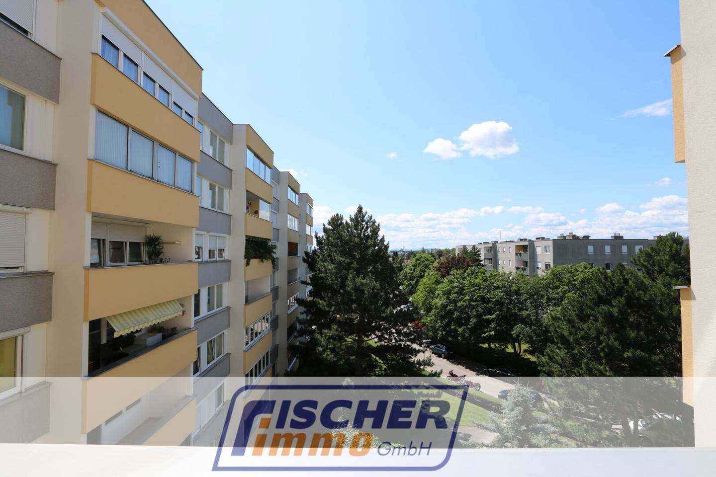 Perfect 1-room single apartment on 4th floor with south loggia and great distant view