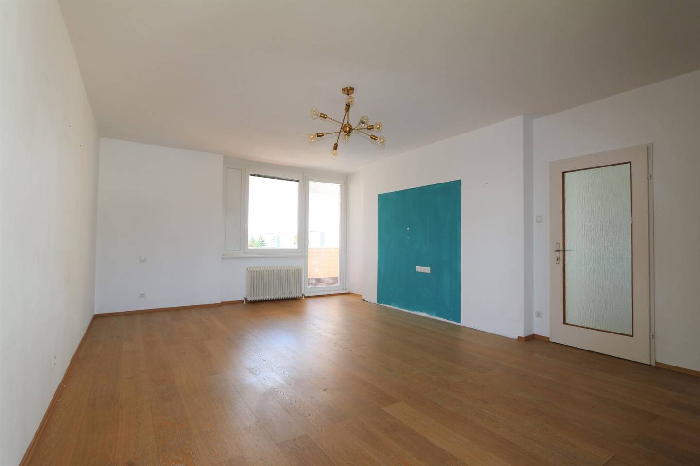 Perfect 1-room single apartment on 4th floor with south loggia and great distant view