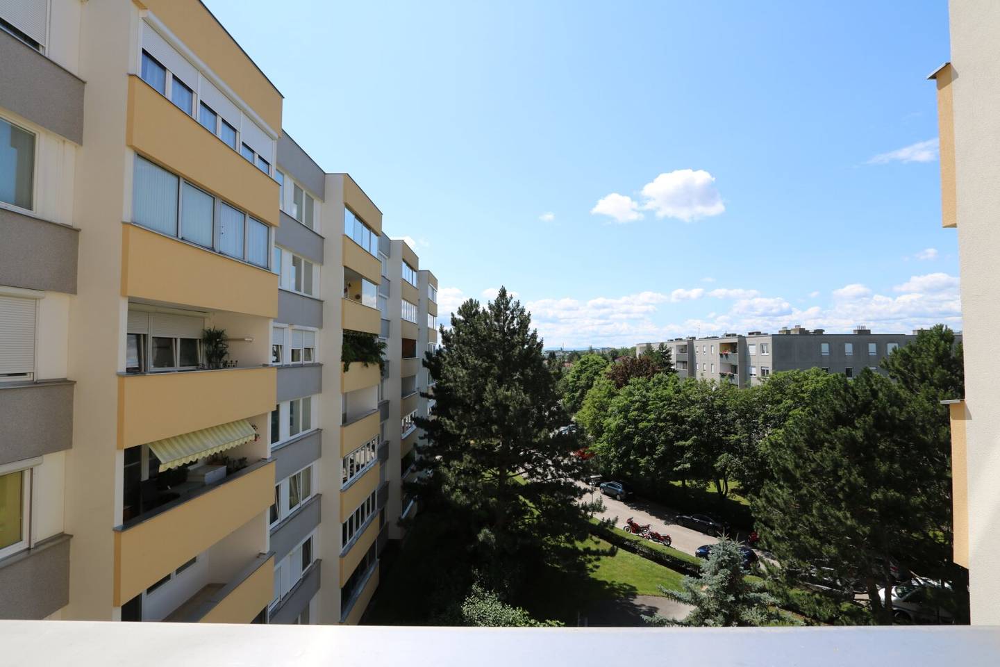 Perfect 1-room single apartment on 4th floor with south loggia and great distant view
