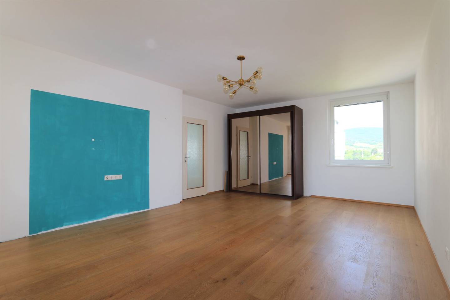 Perfect 1-room single apartment on 4th floor with south loggia and great distant view