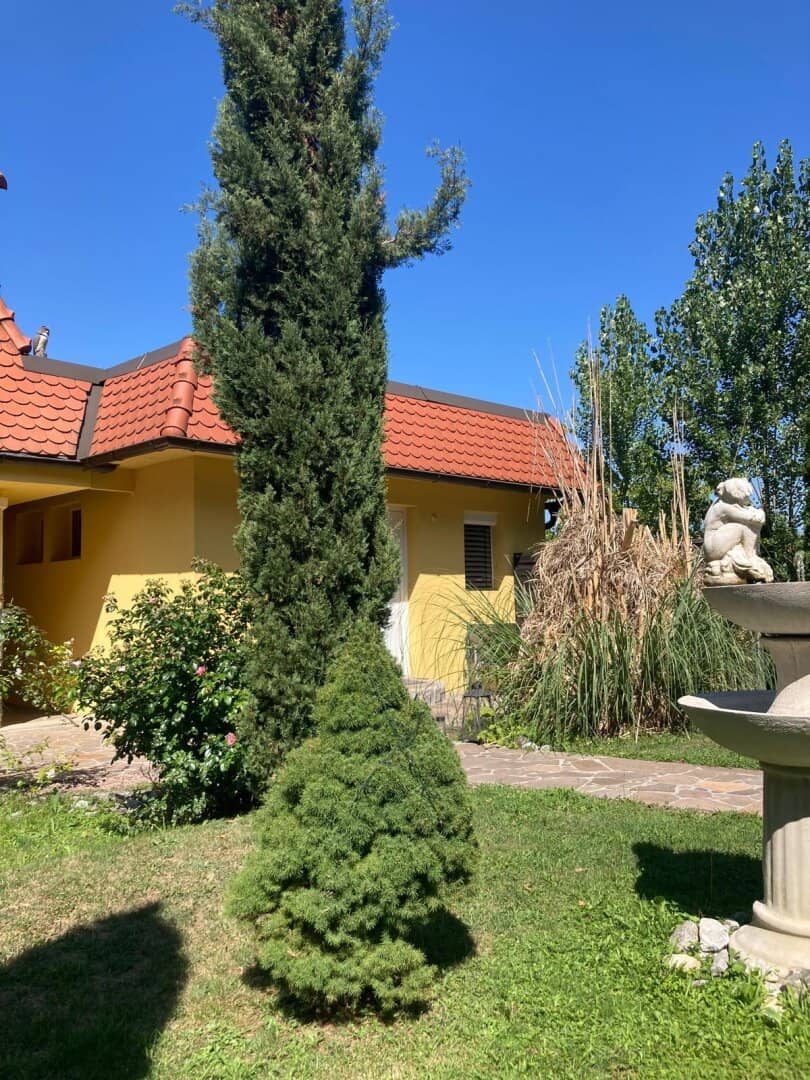 Moderne Doppelhaushälfte in Ruhelage mit Garten und Garage