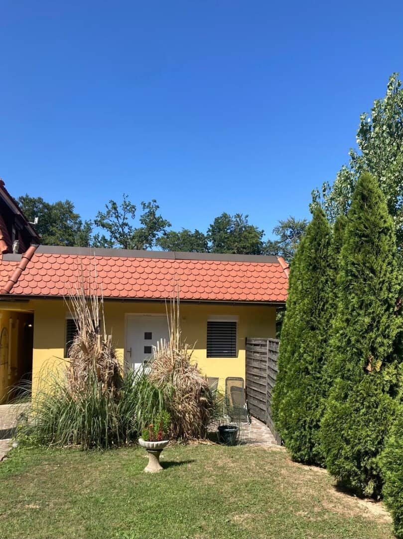 Moderne Doppelhaushälfte in Ruhelage mit Garten und Garage