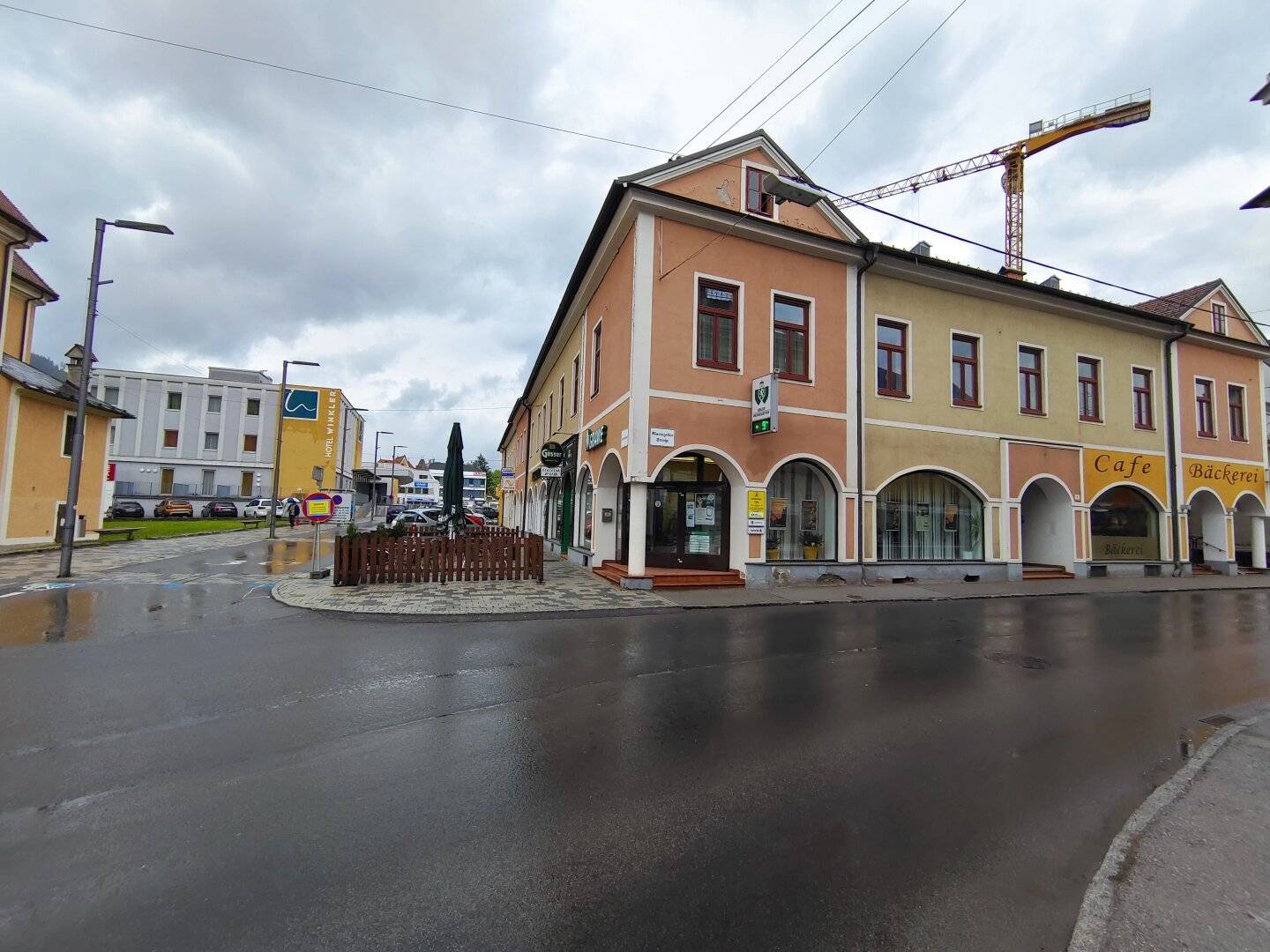 Office Practice - Directly in the Centre, Parking in Front of the Building