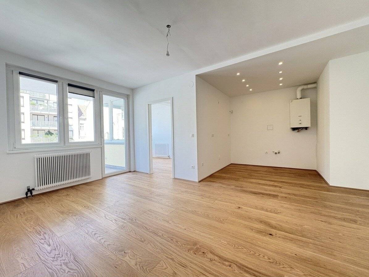 FAVORITE PLACE! BEAUTIFULLY BRIGHT RENOVATED 3 ROOM APARTMENT WITH BALCONY IN THE CLIMATE-FIT NEIGHBORHOOD