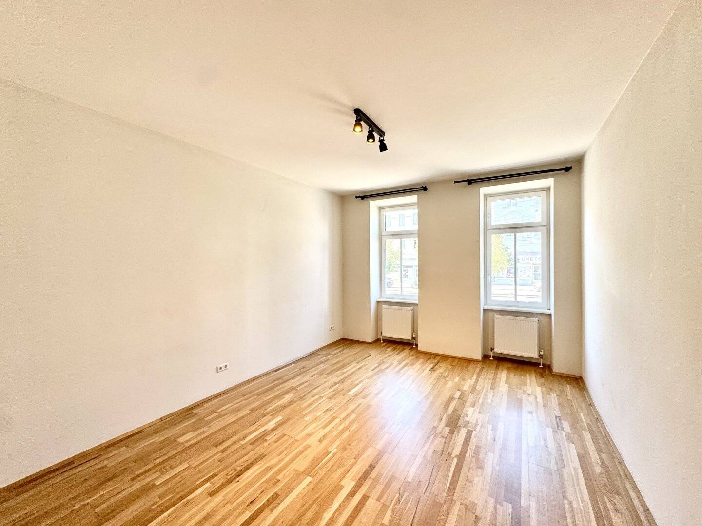 NEU! WG-Geeignet! 3-Zimmer-Altbauwohnung nahe Bahnhof Hernals!