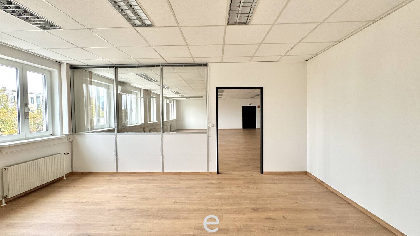 Modern office in 1230 Vienna: smart use and flexible expansion and storage options